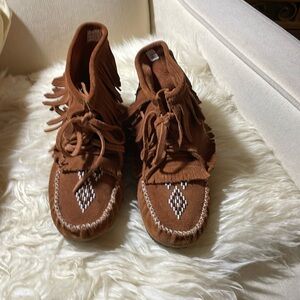 Manitoba Muklucks Moccasins, Light Brown